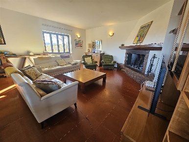 Foto Casa indipendente a Camerino di 291 m² con 8 locali in vendita