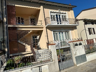 Foto Appartamento in via pistoiese 890, Prato Narnali - Viaccia di 157 m²