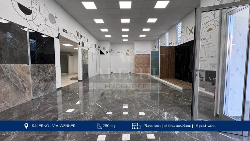 Foto Capannone industriale in Via Wenner 65, Salerno di 280 m² con 5 locali