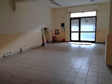 Foto Locale commerciale a Poggibonsi di 57 m² con 1 locali in affitto