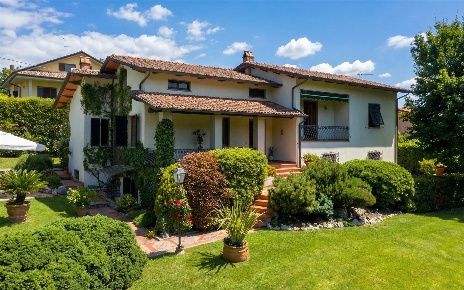 Foto Villa unifamiliare a Pescaglia San Martino In Freddana Monsagr