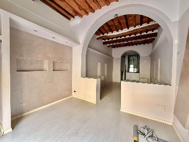 Foto Negozio a Pistoia Stadio di 61 m² con 2 locali in vendita