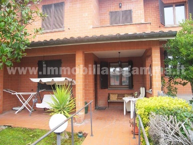 Foto Villa a schiera a Torrita di Siena Centro di 131 m² con 11 locali