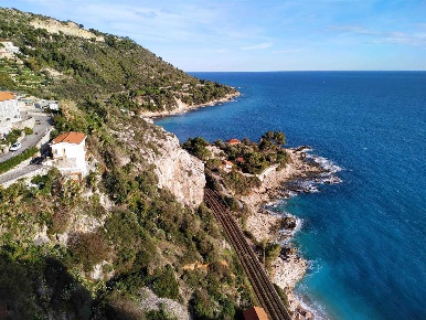 Foto Casa indipendente a Ventimiglia Centro Città di 89 m² con 2 locali