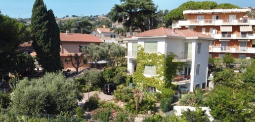 Foto Appartamento a Sanremo Foce - Semeria di 180 m² con 6 locali