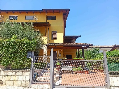 Foto Villa unifamiliare in Via dell'Acqua Sulfurea, Marano Marchesato