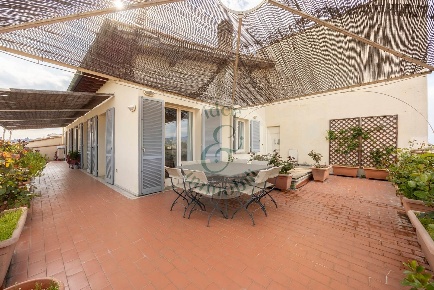Foto Attico a Firenze D'Azeglio di 175 m² con 7 locali in vendita