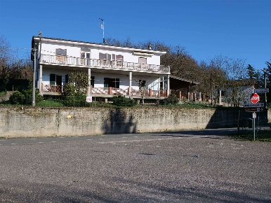 Foto Casa indipendente a Francavilla Bisio di 293 m² con 12 locali