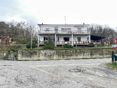 Foto Casa indipendente a Francavilla Bisio di 293 m² con 12 locali