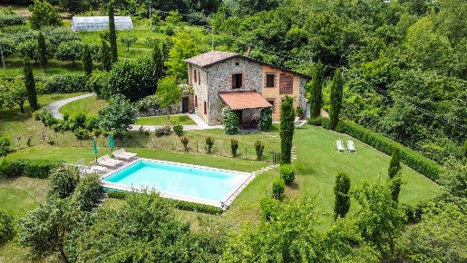 Foto Rustico in Via dei Venti 1, Camporgiano Centro di 100 m² con 15 locali