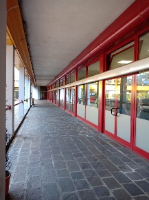 Foto Negozio in VIA RAFFAELLO SANZIO 2, Gallarate Cascinetta di 860 m²