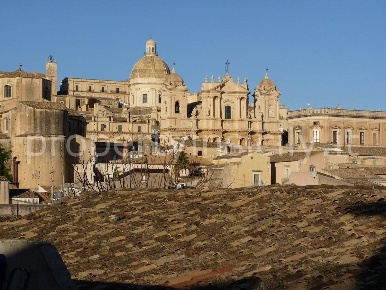 Foto Appartamento in Via Roma 162, Noto Centro di 119 m² con 6 locali