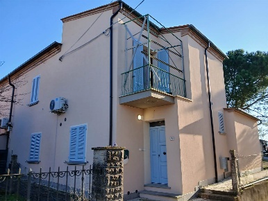 Foto Villa bifamiliare a Sinalunga di 140 m² con 6 locali in vendita