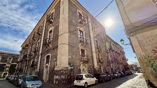 Foto Appartamento in via pulvirenti  10, Catania Centro Storico di 114 m²