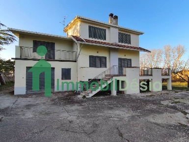 Foto Casa indipendente a Potenza di 219 m² con 7 locali in vendita