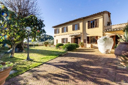 Foto Villa unifamiliare a Monteriggioni Belverde di 250 m² con 7 locali