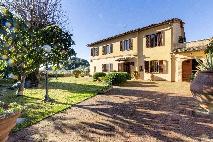 Foto Villa unifamiliare a Monteriggioni Belverde di 270 m² con 7 locali