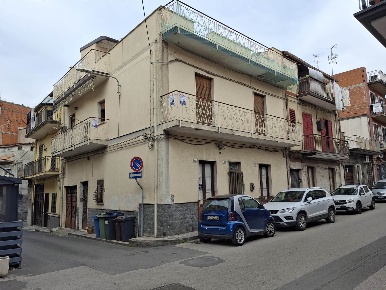 Foto Casa indipendente in Via Caltanissetta  35, Paternò di 200 m²