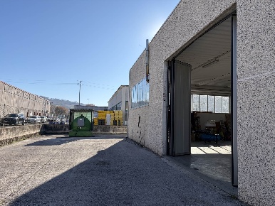 Foto Capannone industriale a Camerino Località Torre Del Parco di 200 m²