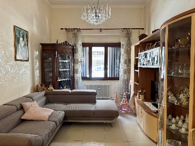 Foto Casa indipendente a Monopoli Centro di 244 m² con 6 locali in vendita