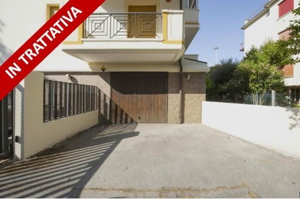 Foto Garage in Via Mantegazza, Rimini Marina Centro di 29 m² con 1 locali