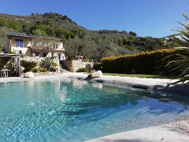 Foto Villa unifamiliare in barbaira, Dolceacqua di 424 m² con 10 locali
