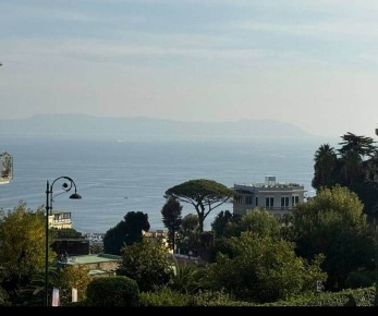 Foto Appartamento in CORSO EUROPA, Napoli Vomero di 190 m² con 7 locali