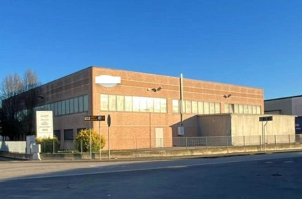 Foto Capannone industriale a Suzzara di 1500 m² con 7 locali in vendita