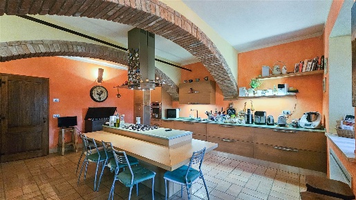 Foto Case semi ndipendenti a Castelnuovo Berardenga di 255 m² con 7 locali