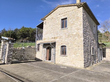 Foto Casa indipendente in via lolugo, Gesualdo di 111 m² con 3 locali