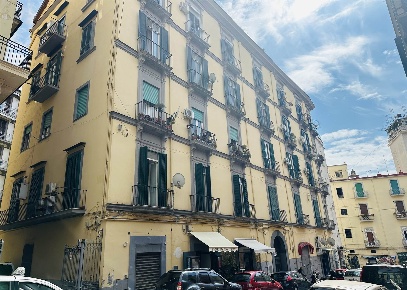 Foto Appartamento a Napoli Chiaia di 140 m² con 5 locali in affitto