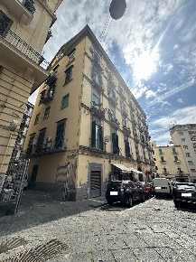 Foto Appartamento a Napoli Chiaia di 140 m² con 5 locali in affitto