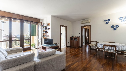 Foto Appartamento a Modena Modena Est di 100 m² con 5 locali in vendita