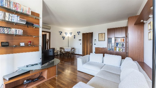 Foto Appartamento a Modena Modena Est di 100 m² con 5 locali in vendita