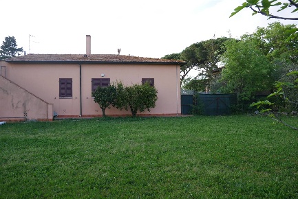 Foto Villa unifamiliare a Cecina Cecina Centro di 120 m² con 6 locali