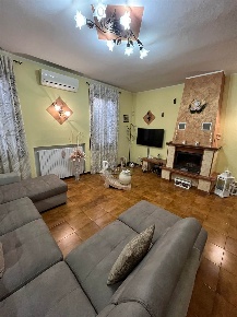 Foto Case semi ndipendenti a Luzzara Centro di 300 m² con 10 locali