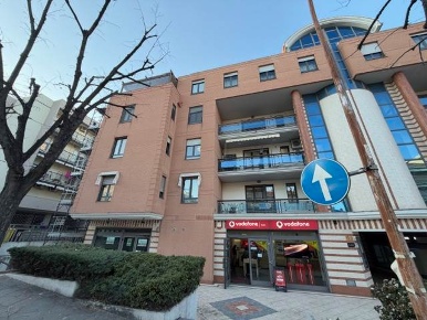 Foto Locale commerciale in Via Giulio Cesare, Vasto di 170 m² con 1 locali