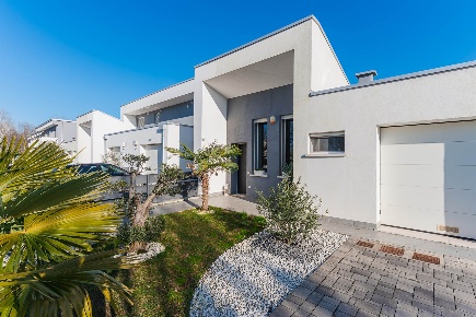 Foto Villa a schiera a Borgo Virgilio di 120 m² con 4 locali in vendita