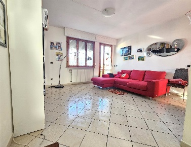 Foto Appartamento a Cecina Cecina Centro di 85 m² con 5 locali in vendita