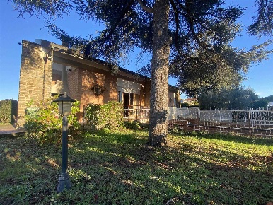 Foto Villa bifamiliare a Follonica 167 Ovest, Campi Alti di 257 m²