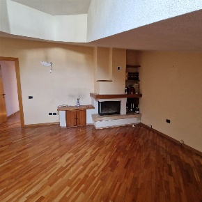 Foto Appartamento a Prato La Querce di 95 m² con 4 locali in vendita