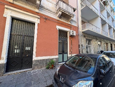 Foto Case semi ndipendenti in via conte ruggero  107, Catania di 82 m²