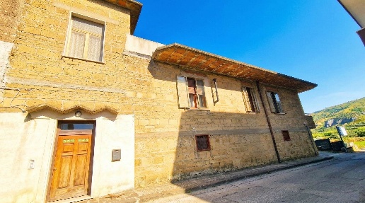 Foto Appartamento in VIA PADULE ANGOLO VIA SIRACUSA, Mondragone di 200 m²