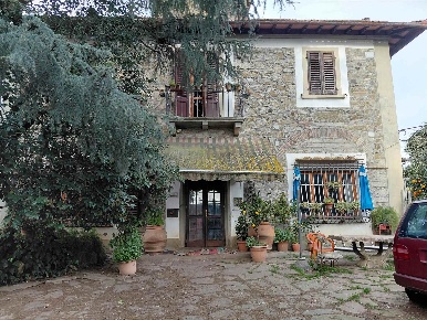 Foto Villa unifamiliare a Lastra a Signa Malmantile di 639 m² con 14 locali
