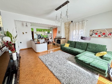 Foto Appartamento in Via Siena 5, Mascalucia Centro di 136 m² con 4 locali