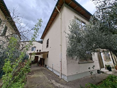 Foto Casa indipendente a Lastra a Signa Centro di 150 m² con 6 locali