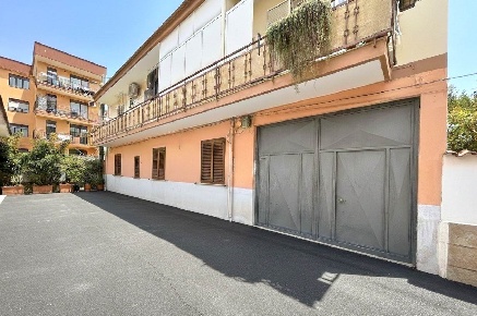 Foto Appartamento in VIA TESSAGLIA, Mondragone di 90 m² con 4 locali