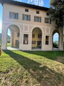 Foto Appartamento a Casalgrande di 198 m² con 5 locali in vendita