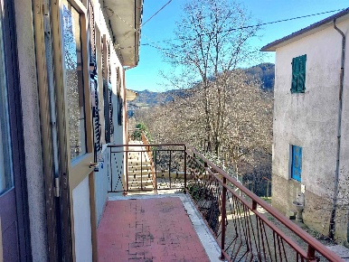 Foto Case semi ndipendenti a Zeri di 135 m² con 6 locali in vendita