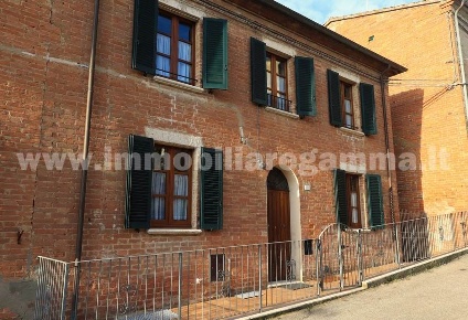 Foto Villa bifamiliare a Montepulciano di 184 m² con 12 locali in vendita